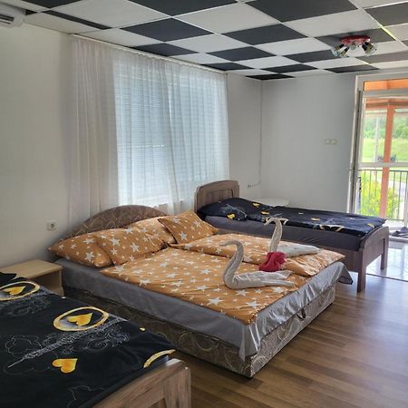 Appartamento Napsugar Vendeghaz Tiszaújváros Esterno foto