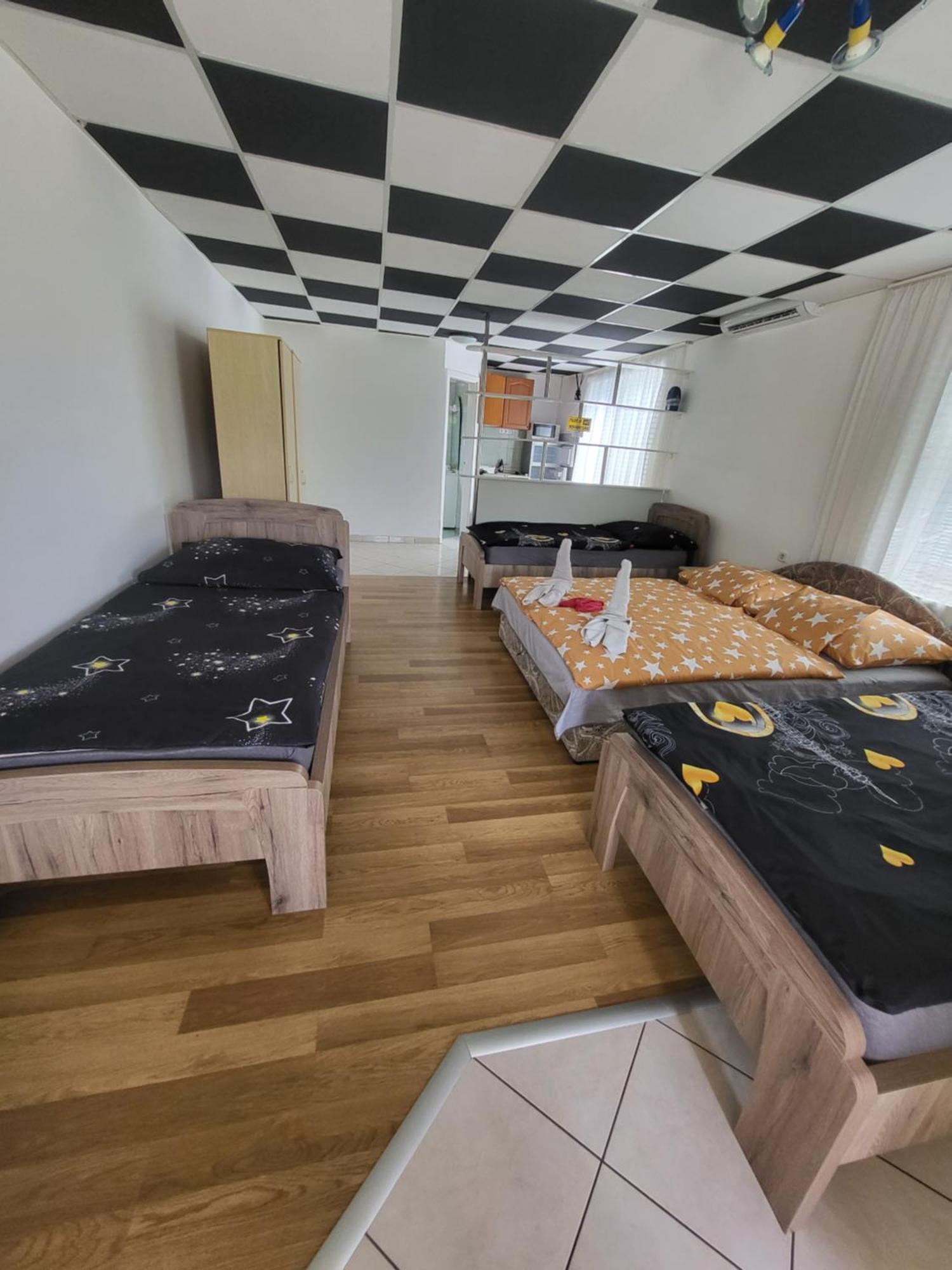Appartamento Napsugar Vendeghaz Tiszaújváros Esterno foto
