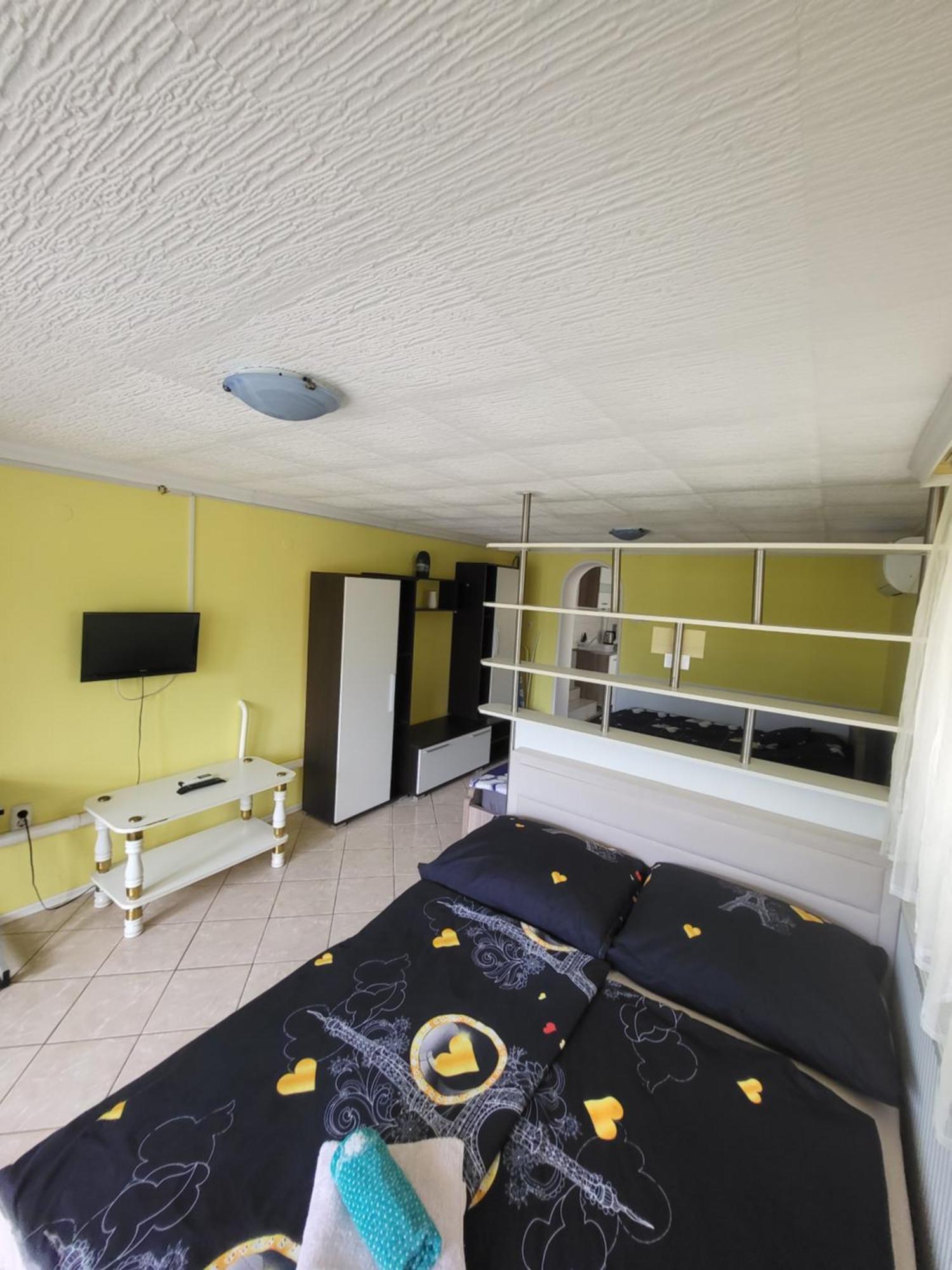 Appartamento Napsugar Vendeghaz Tiszaújváros Esterno foto