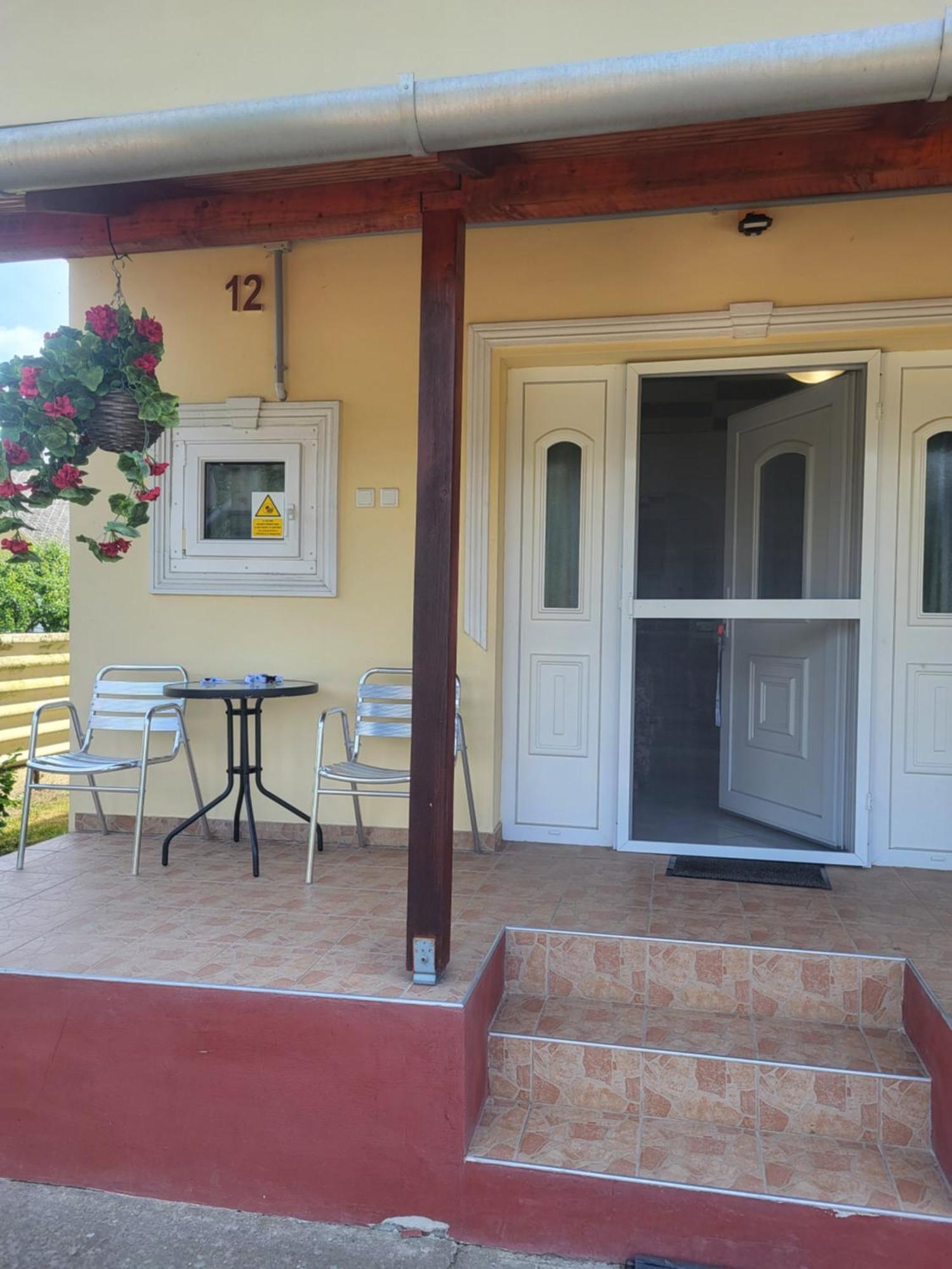 Appartamento Napsugar Vendeghaz Tiszaújváros Camera foto