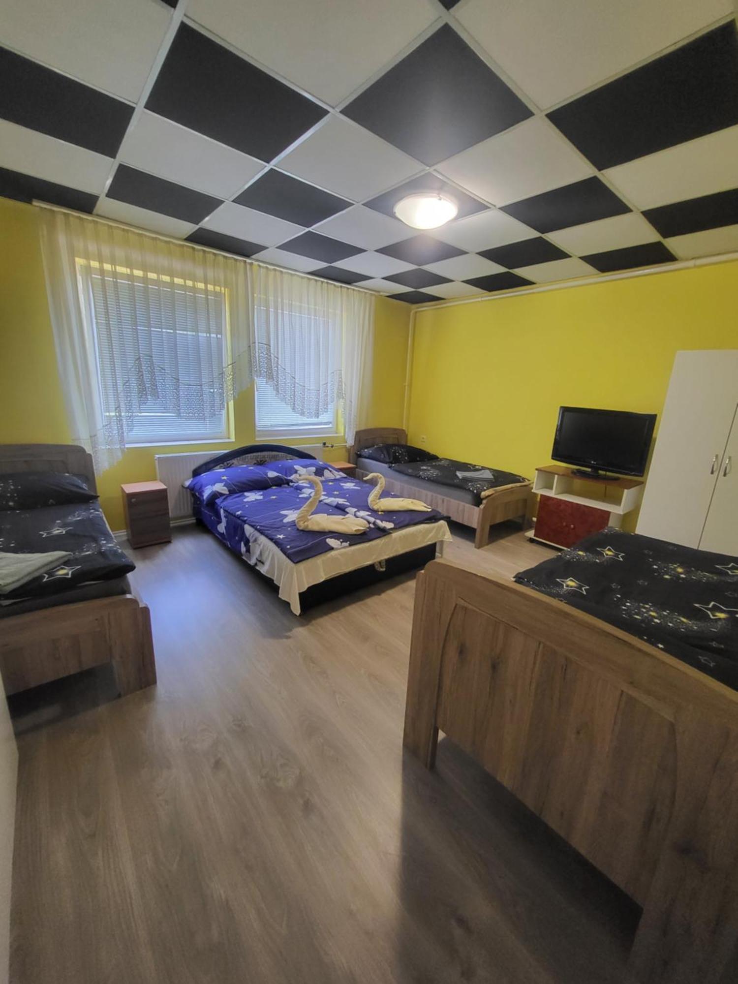Appartamento Napsugar Vendeghaz Tiszaújváros Esterno foto